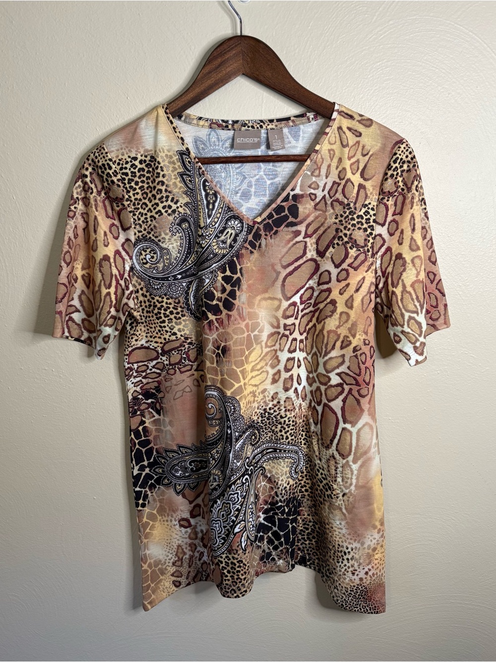 Chico’s Animal Print‎ Paisley Top Size 1 Boho V-Neck Stretch Resort Chic Medium